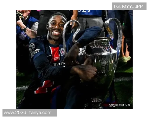 登贝莱荣归故里埃夫勒市展现金球奖荣耀回顾成长之路 登贝莱荣归故里埃夫勒市展现金球奖荣耀回顾成长之路