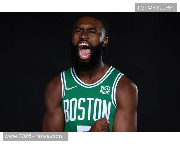 杰伦布朗轻松发挥9投5中贡献15分7篮板4助攻展现全能实力